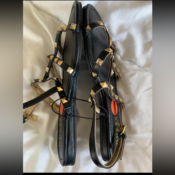 *NWT GUESS Women’s Black& Gold Studded Sandals SIZE 7 NWT* - Picture 7 of 8